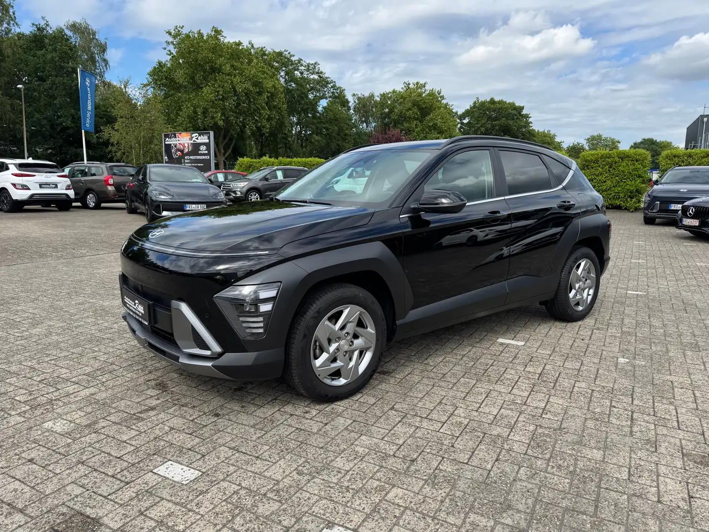 Hyundai KONA 1.0 Trend 2WD | Navi | SHZ | Klimaautom Schwarz - 1