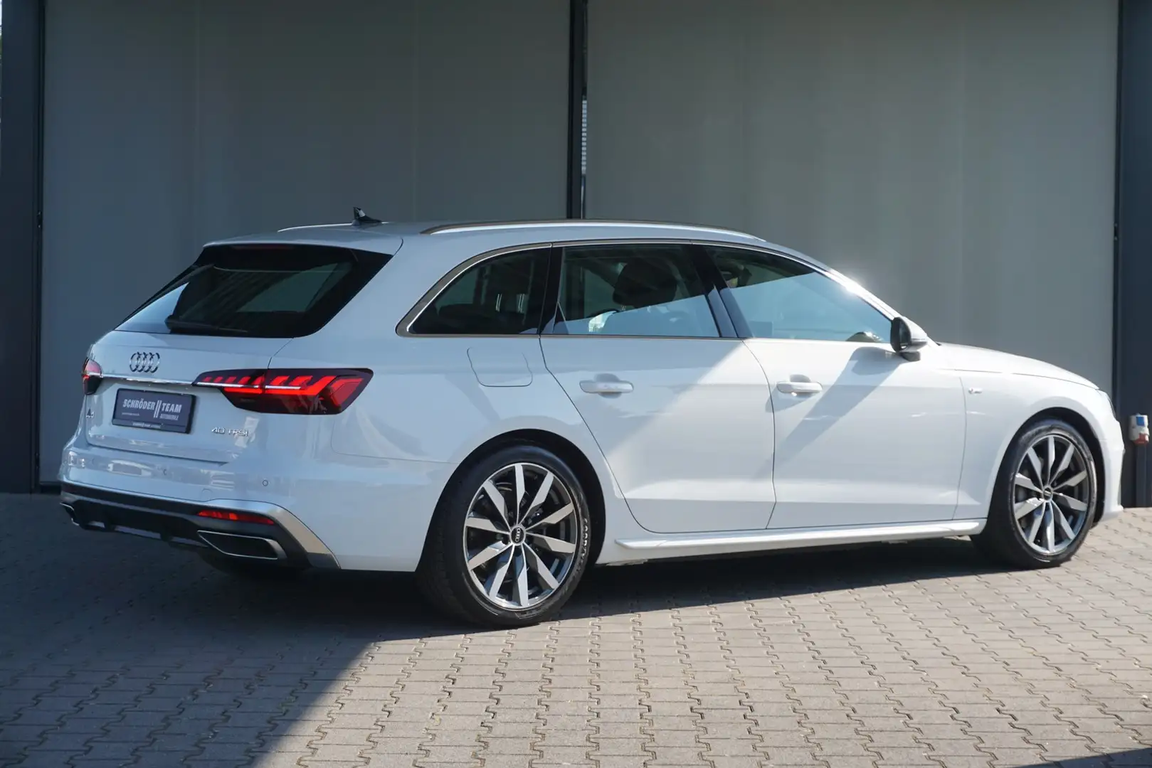 Audi A4 Avant 40 TFSI S tronic S line Navi ACC LED Mass Weiß - 2