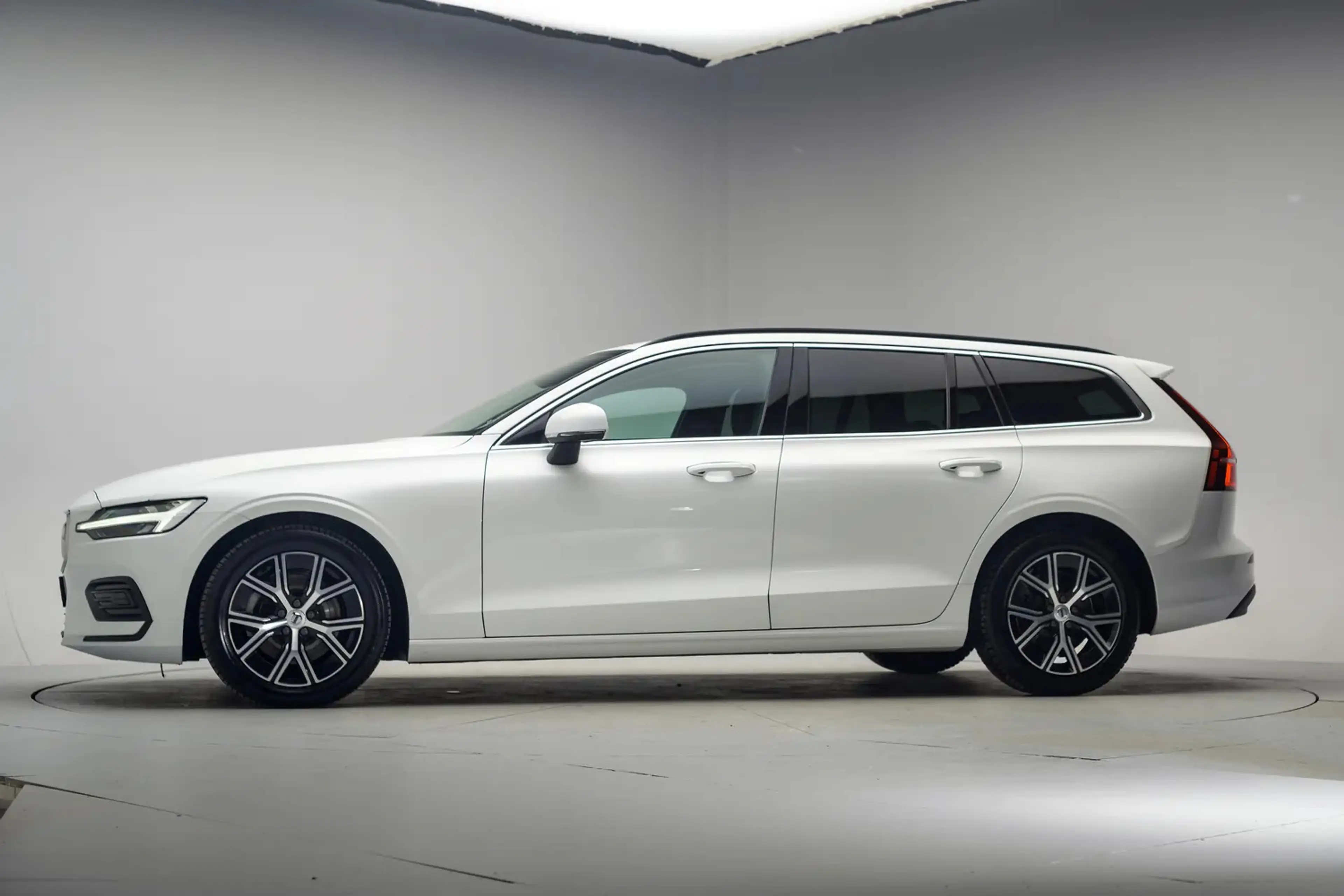 Volvo V60 2.0 B3 Core Aut. [ LED Adapt.cruise Stoelverwarmin — photo 2