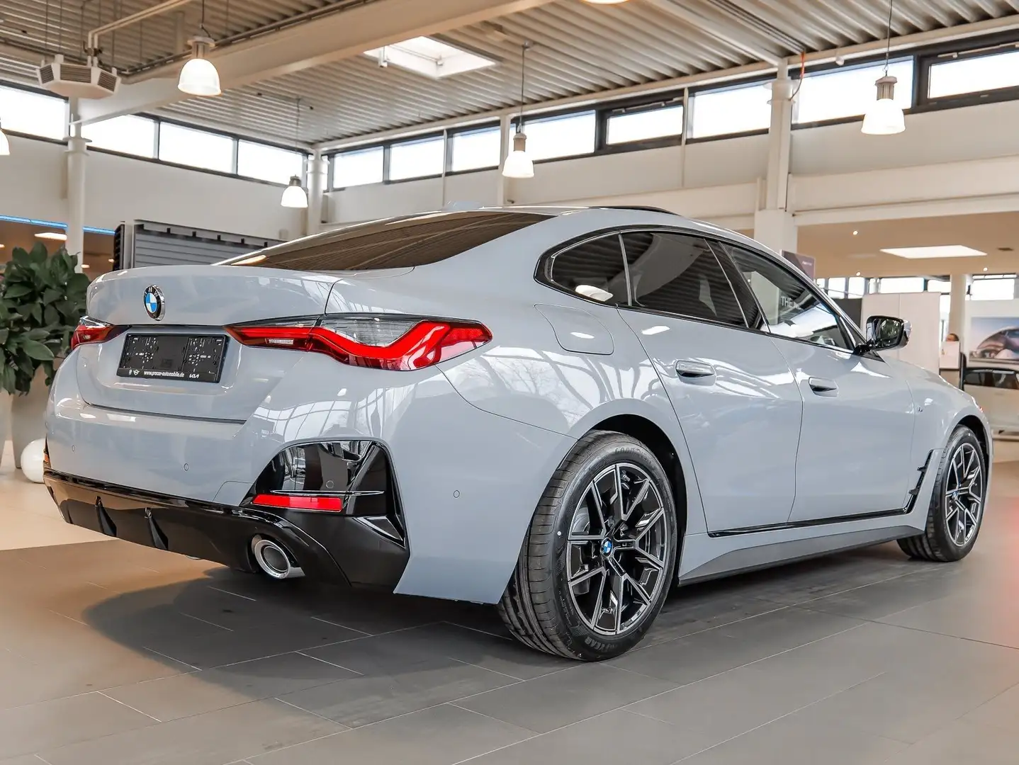 BMW 420 i GC M Sport PANO+AHK+HEAD UP+360 Kamera+DRIV ASS+ Šedá - 2