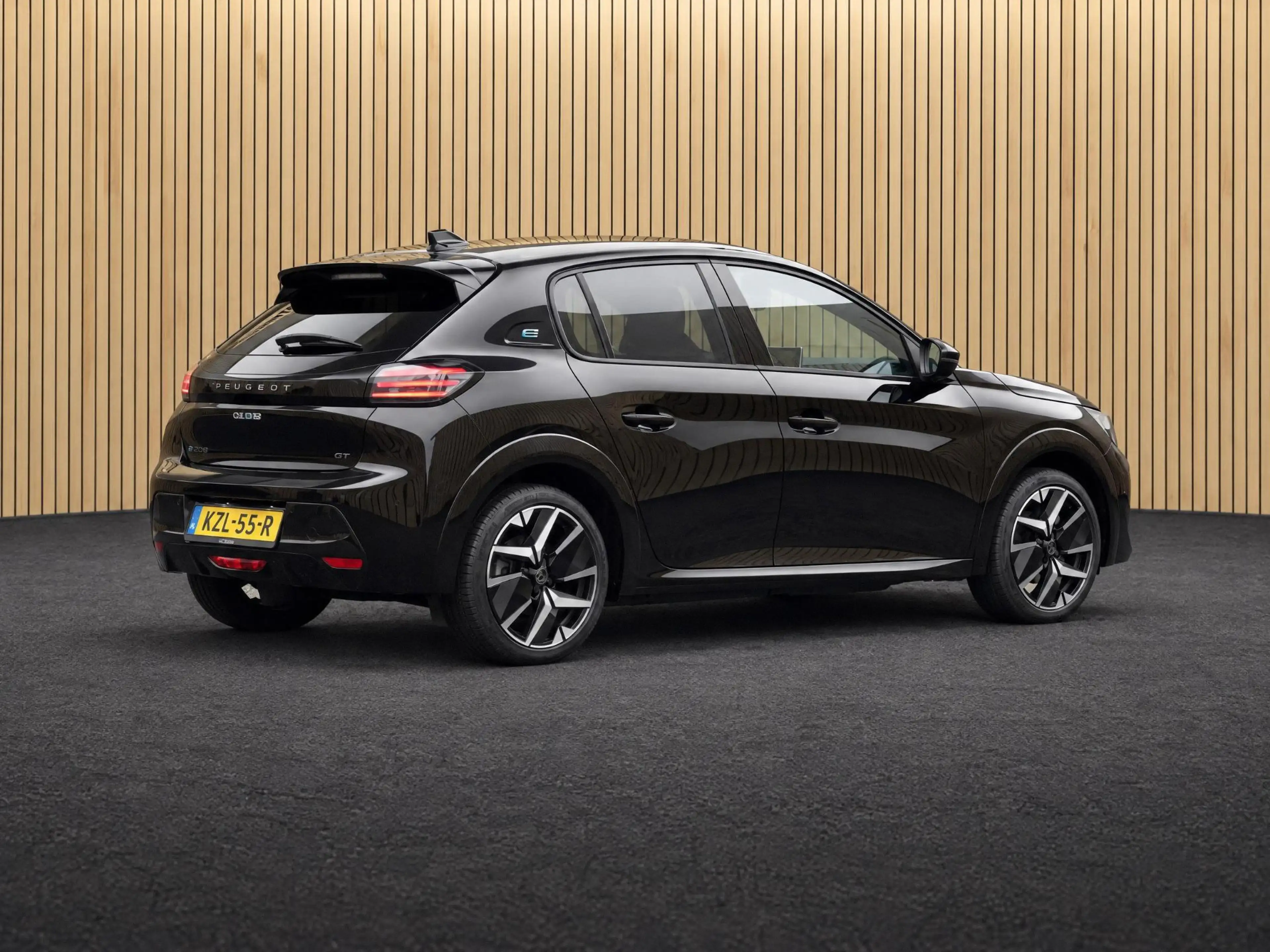Peugeot e-208 EV GT 50 kWh | Navi / Alcantara / Camera — photo 7