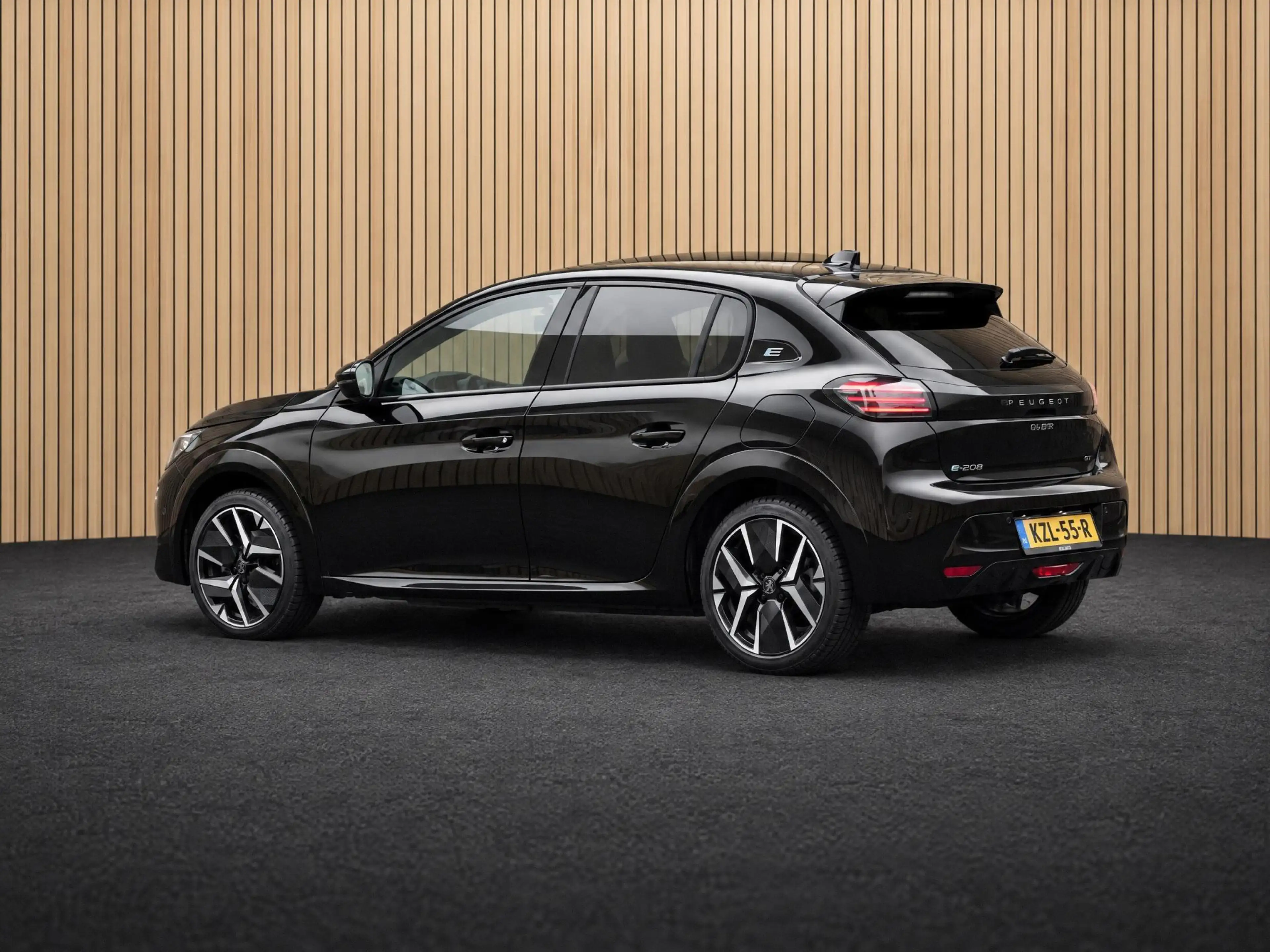 Peugeot e-208 EV GT 50 kWh | Navi / Alcantara / Camera — photo 2