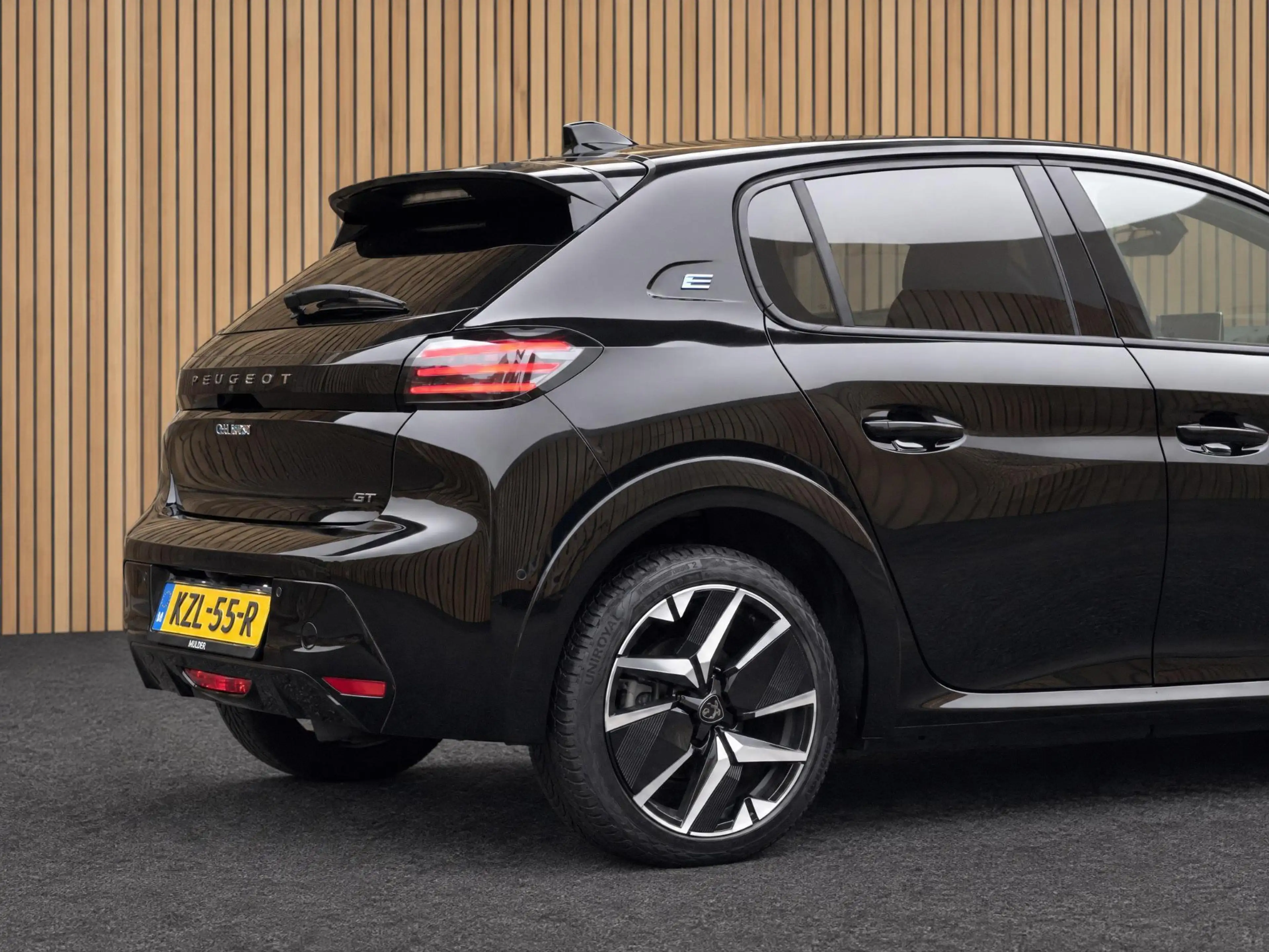 Peugeot e-208 EV GT 50 kWh | Navi / Alcantara / Camera — photo 11