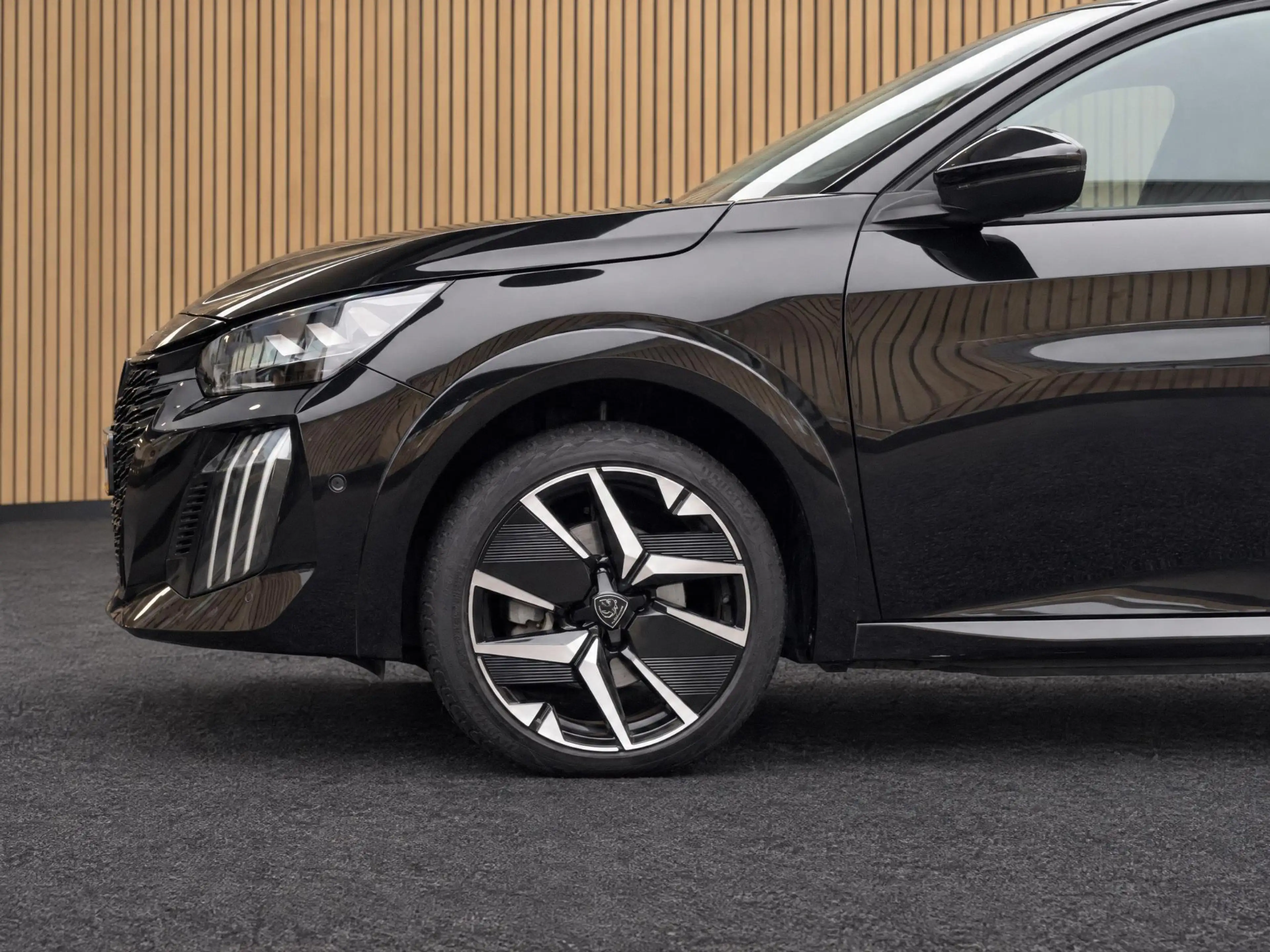Peugeot e-208 EV GT 50 kWh | Navi / Alcantara / Camera — photo 12