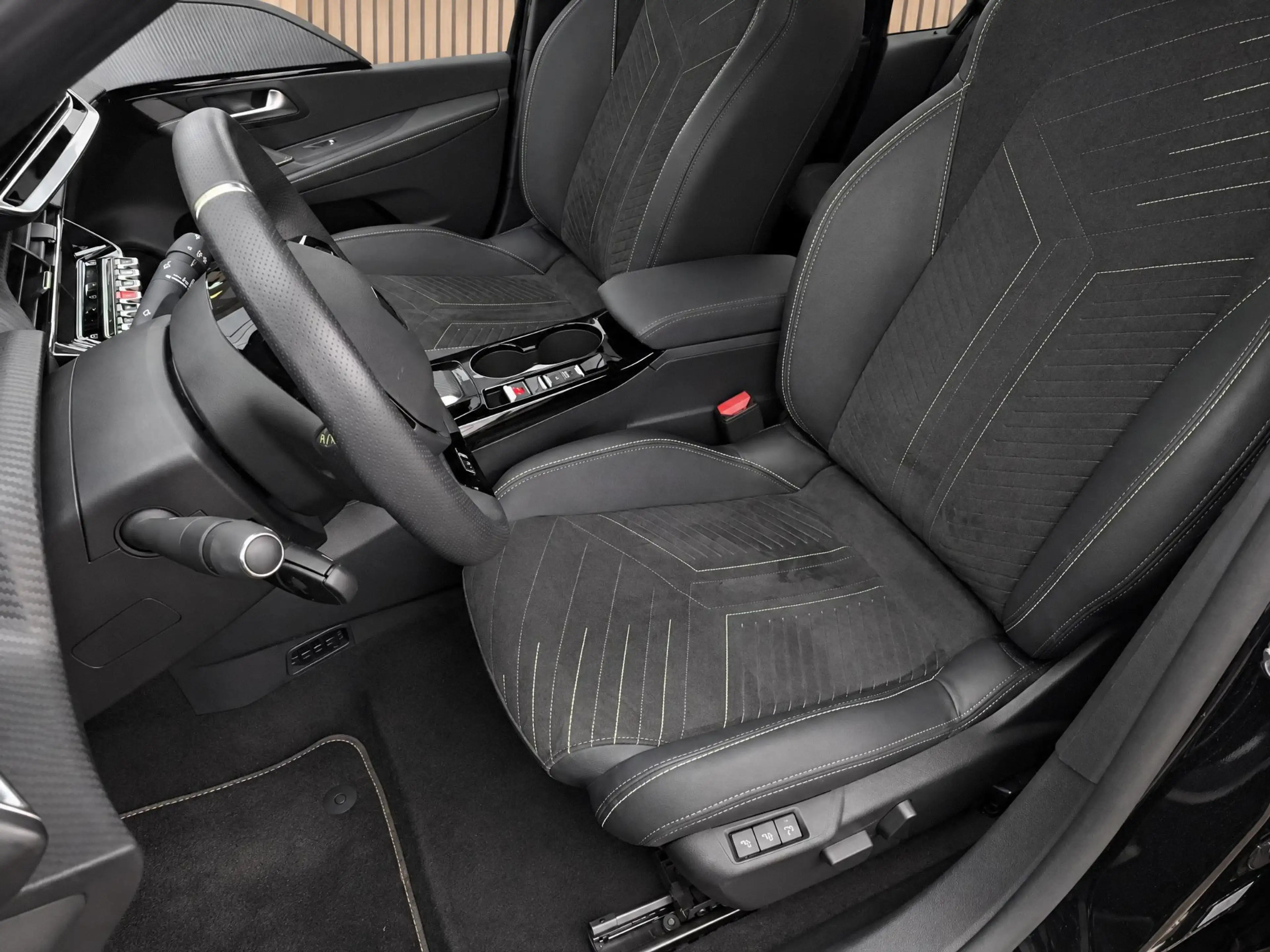 Peugeot e-208 EV GT 50 kWh | Navi / Alcantara / Camera — photo 14