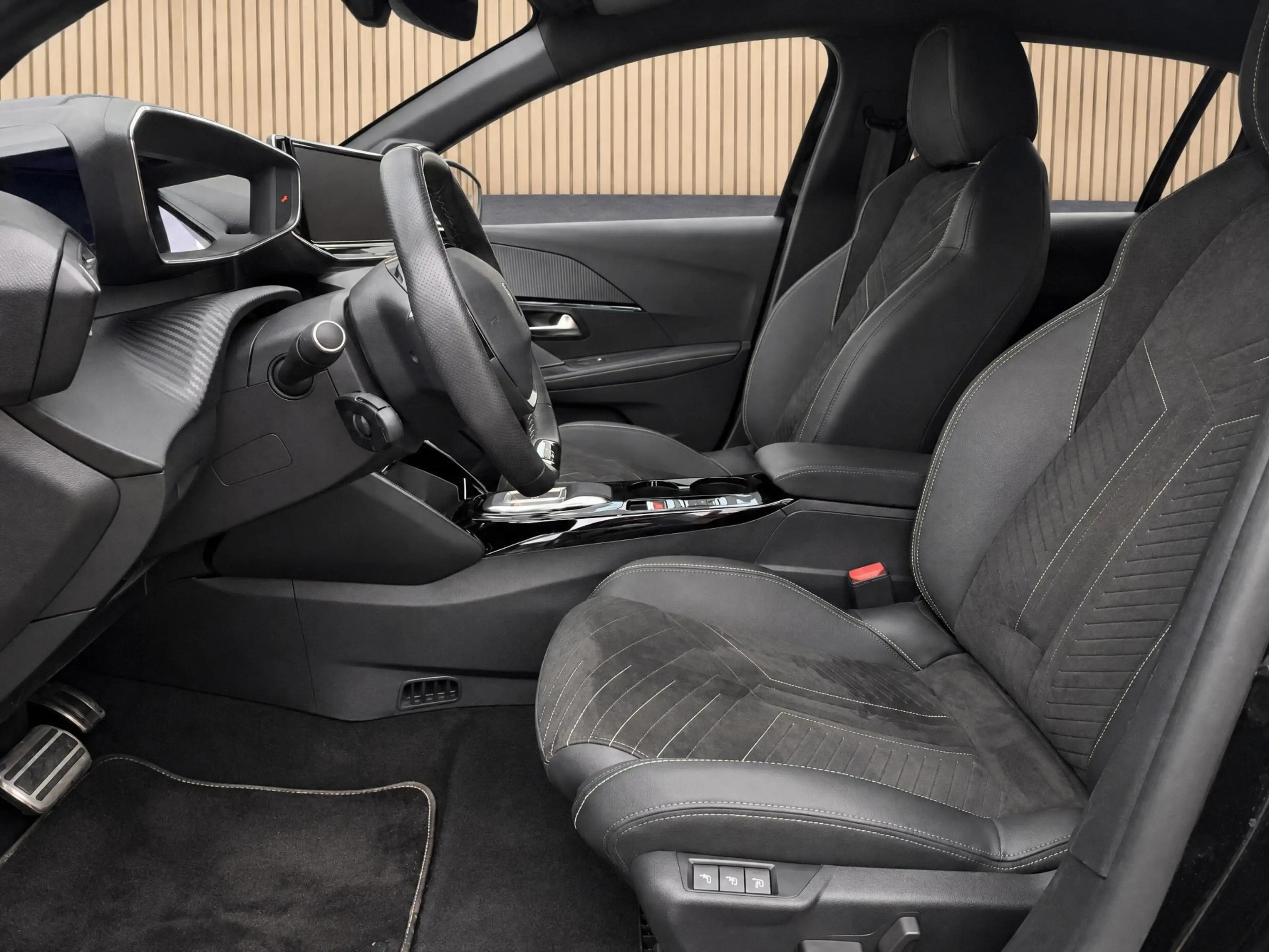 Peugeot e-208 EV GT 50 kWh | Navi / Alcantara / Camera — photo 13