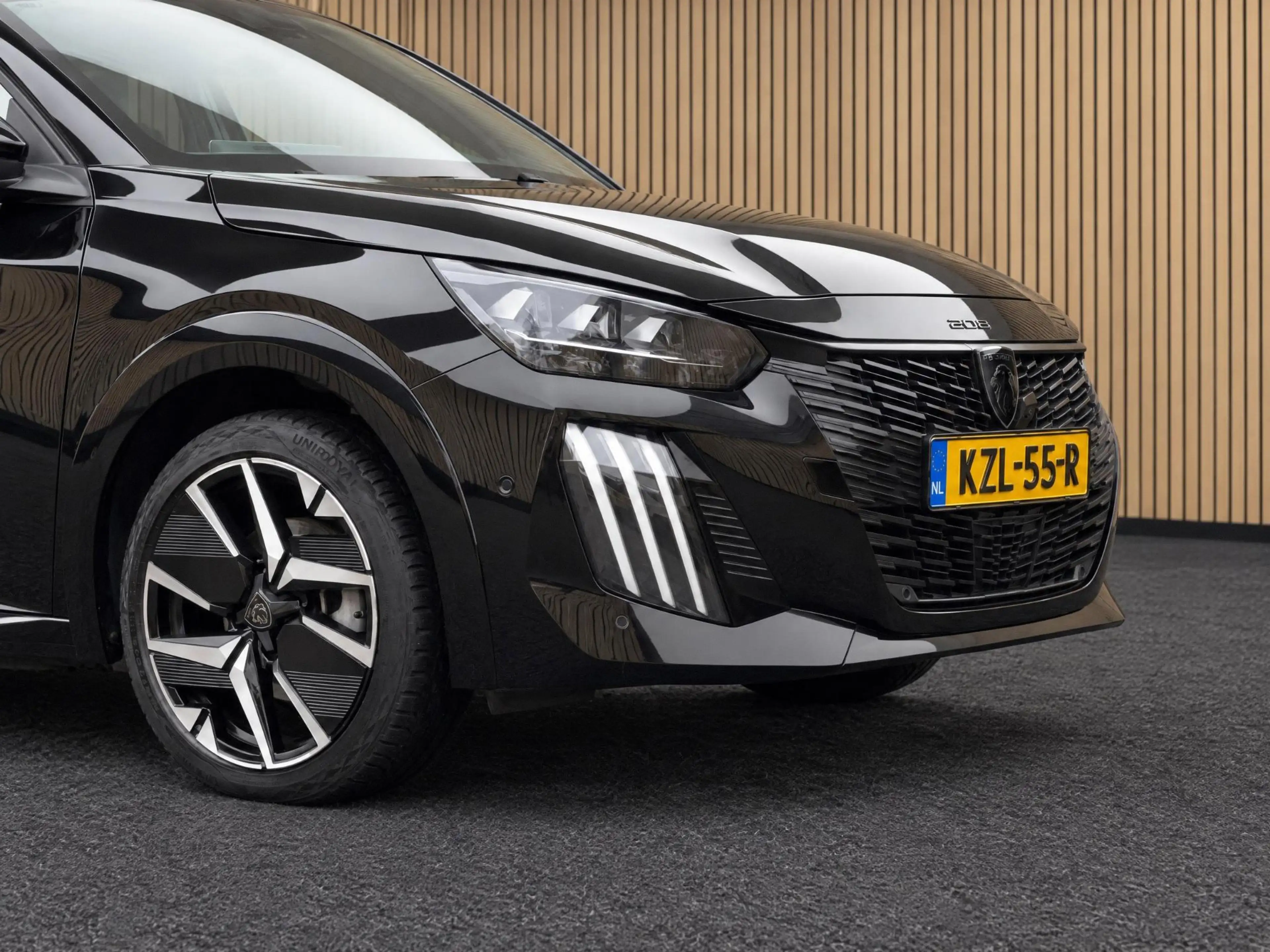 Peugeot e-208 EV GT 50 kWh | Navi / Alcantara / Camera — photo 10