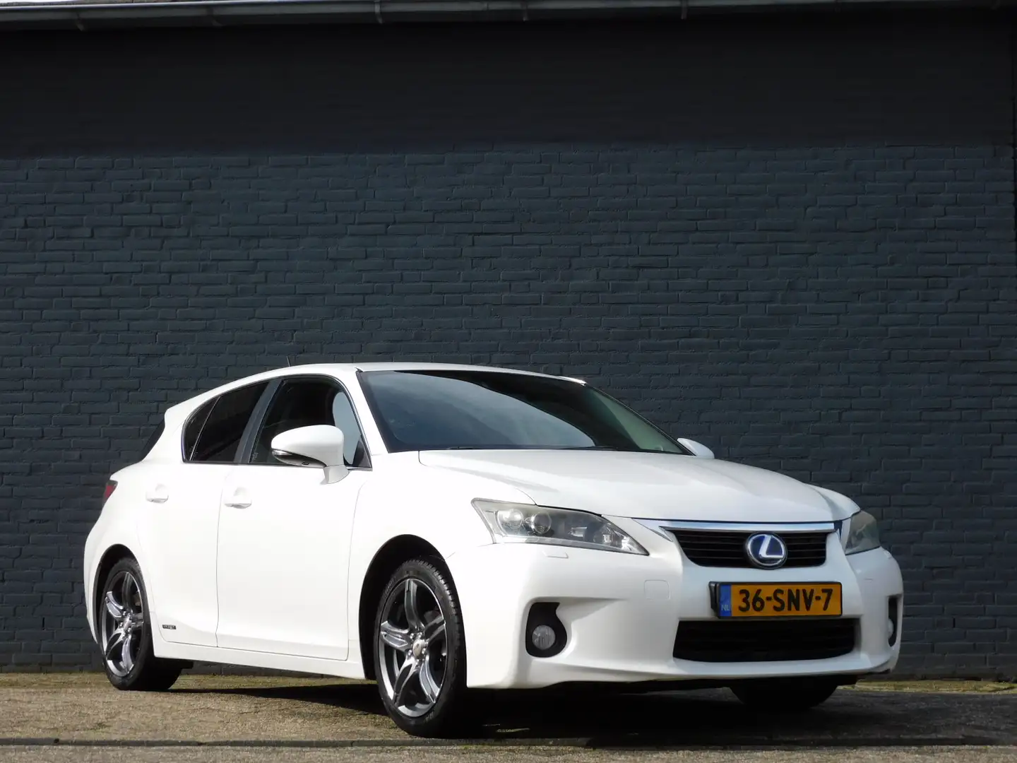 Lexus CT 200h Hybrid DEALER ONDERHOUDEN! NAVI! ACHTERUITRIJCAM! Blanco - 2