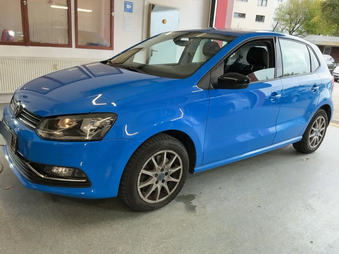 Volkswagen Polo Highline "Sitzheizung + Climatronic + LM-Räder" Blau - 2