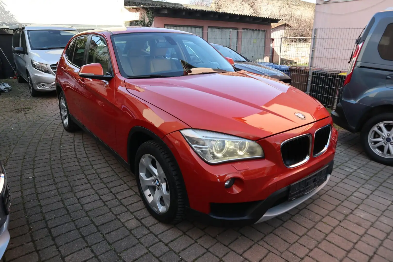BMW X1 20 d xDrive AHK Bi-Xenon Leder Orange - 1