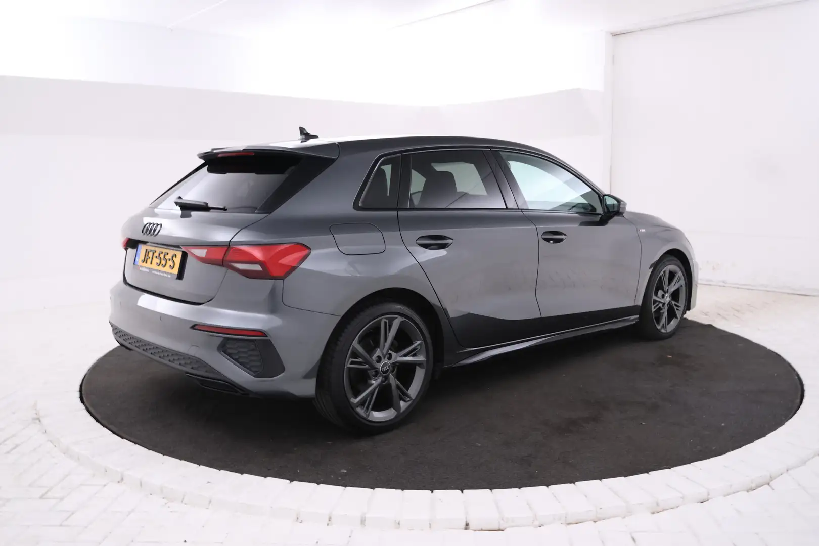 Audi A3 Sportback 30 TDI S edition Automaat, S-3 Look, Vir Gris - 2