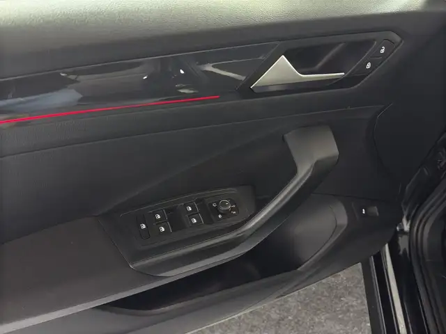 Volkswagen T-Roc view 14