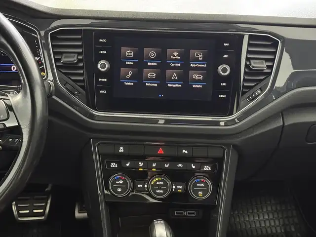 Volkswagen T-Roc view 11