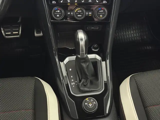 Volkswagen T-Roc view 12