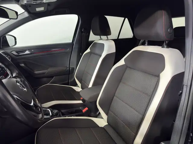 Volkswagen T-Roc view 13