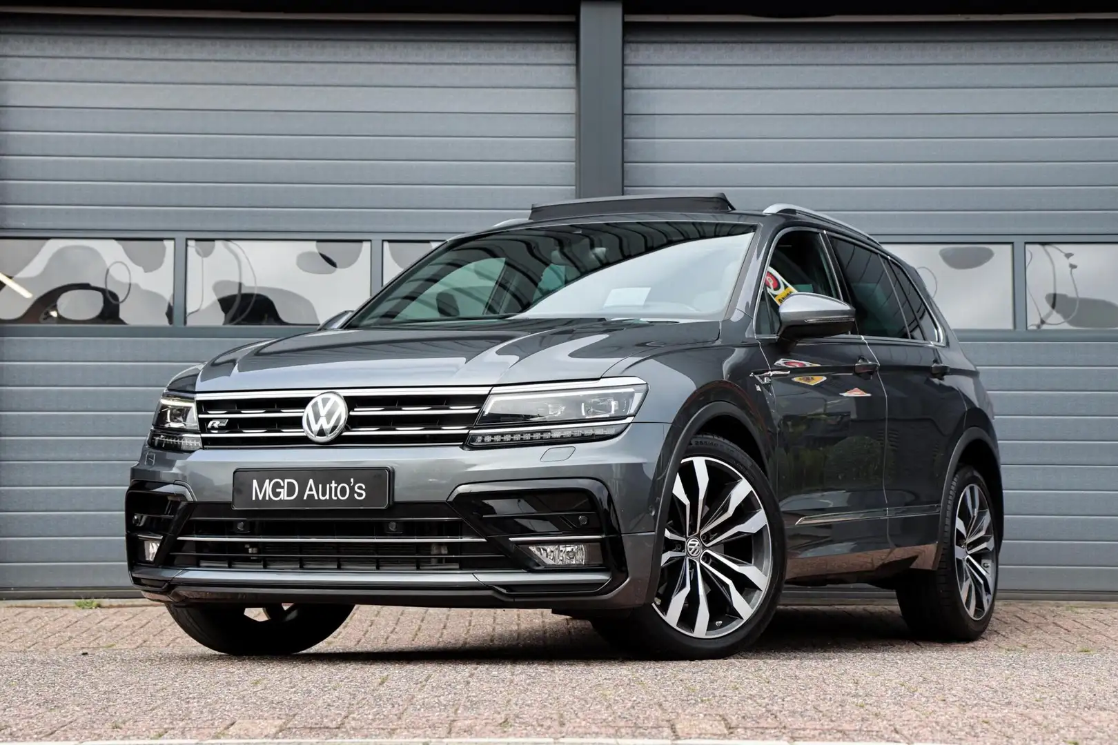 Volkswagen Tiguan 2.0 TSI 4Motion 2x R-Line /LED/PANODAK/KEYLESS/CAM Gris - 1