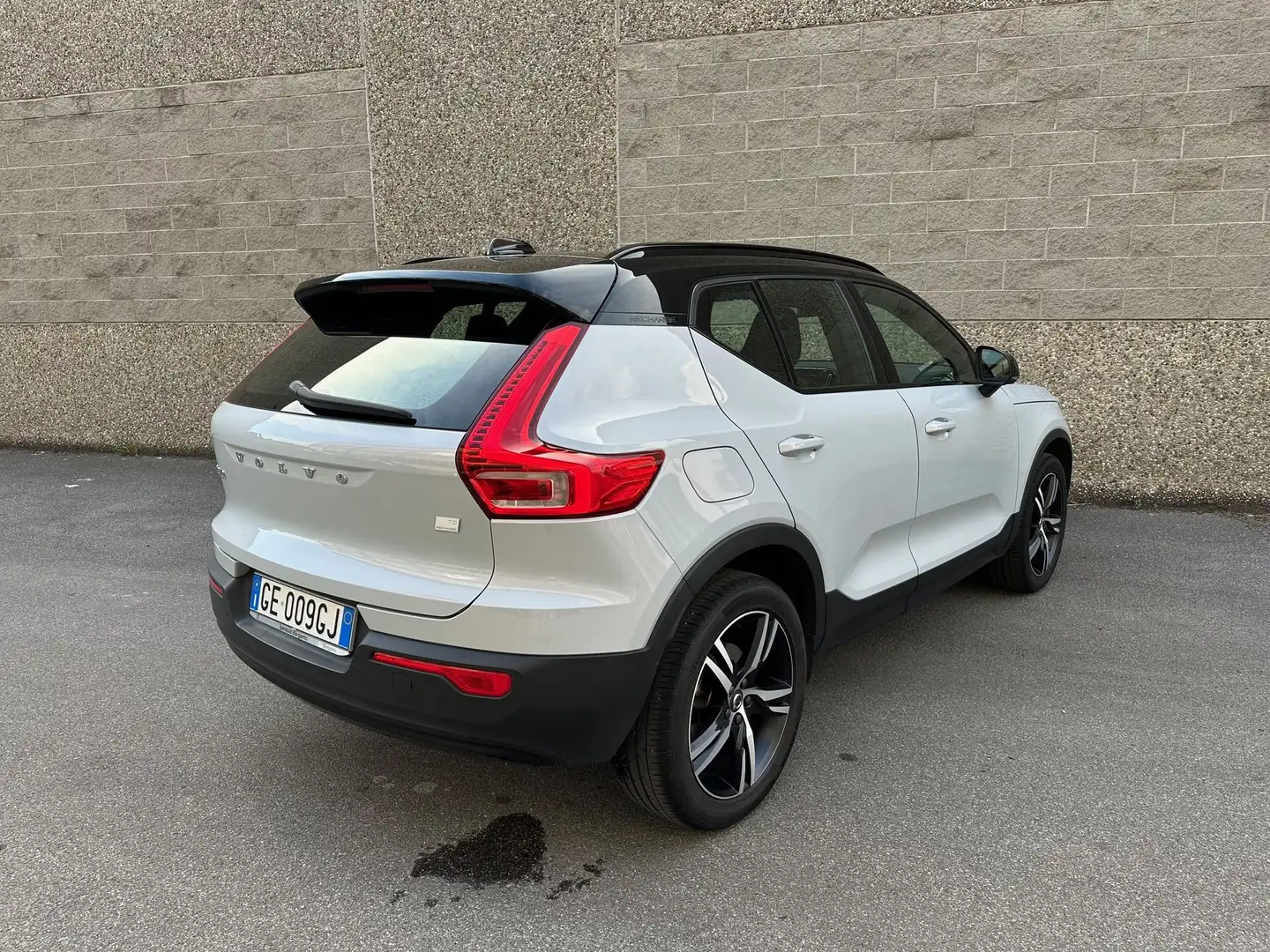 Volvo XC40 T5 Recharge Plug-in Hybrid R-design Bianco - 2