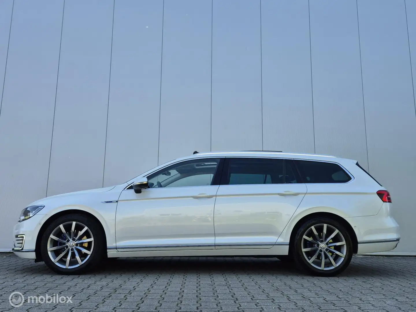 Volkswagen Passat Variant 1.4 TSI GTE/LEDER/360CAM/PANO/MASSAGE/HEAD UP/FULL Wit - 2