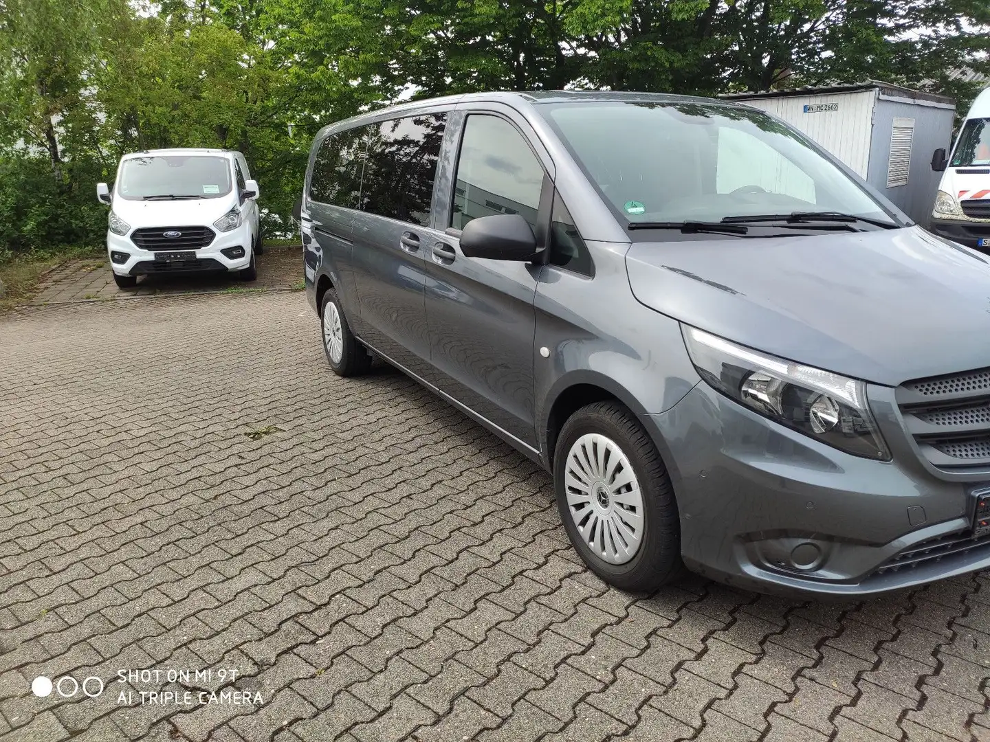 Mercedes-Benz Vito Tourer 116 CDI Edition 4MATIC extra lang Grau - 2