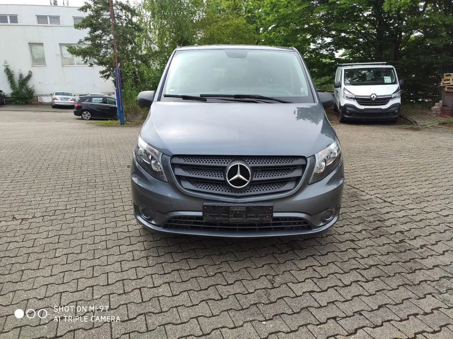 Mercedes-Benz Vito Tourer 116 CDI Edition 4MATIC extra lang Grau - 1