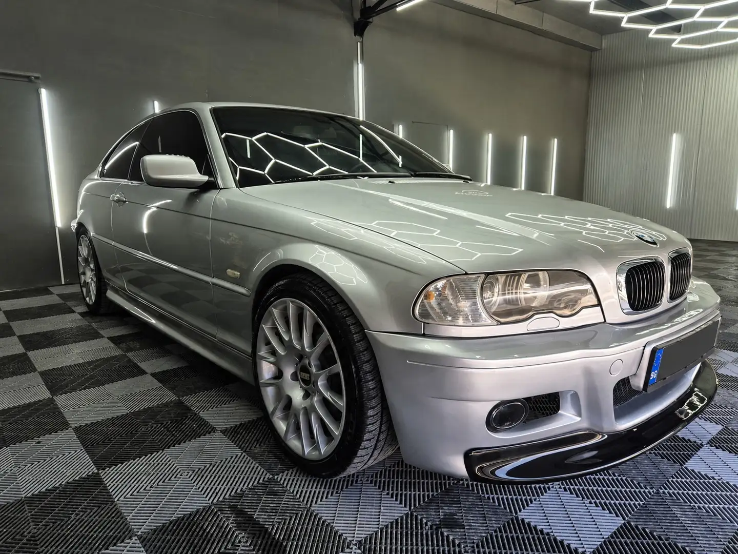BMW 330 Ci - 1