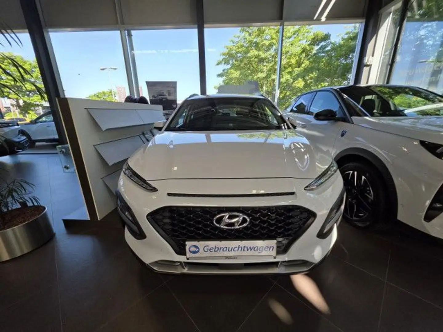 Hyundai KONA 1.0 T-GDI Trend / SHZ / R-Kamera / LenkradHZ Weiß - 2