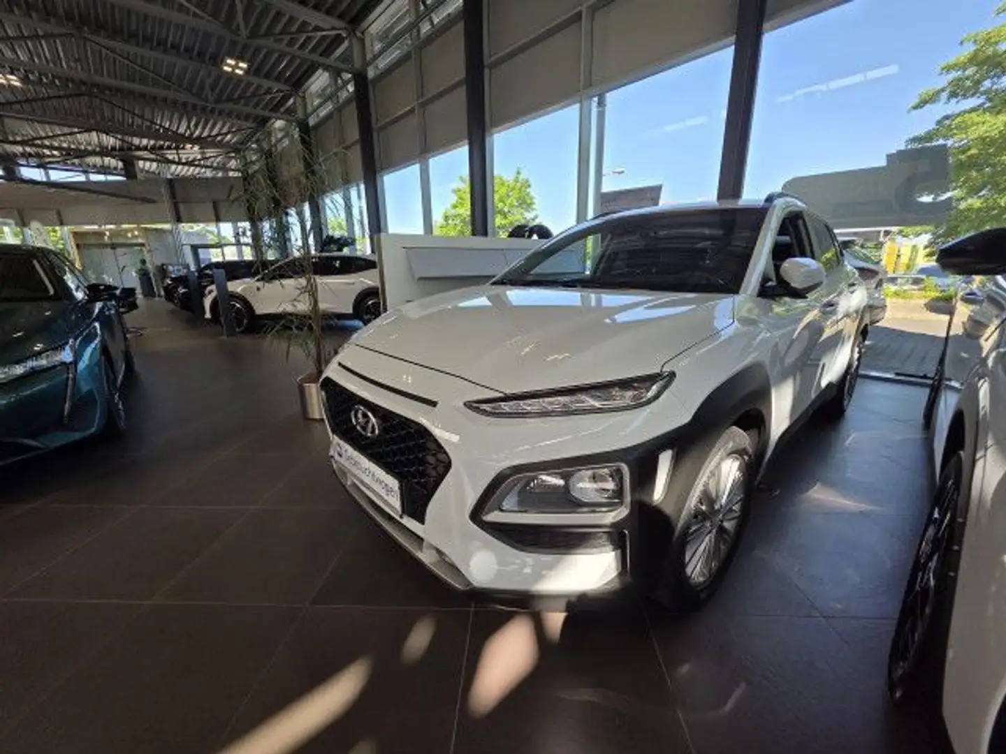 Hyundai KONA 1.0 T-GDI Trend / SHZ / R-Kamera / LenkradHZ Weiß - 1