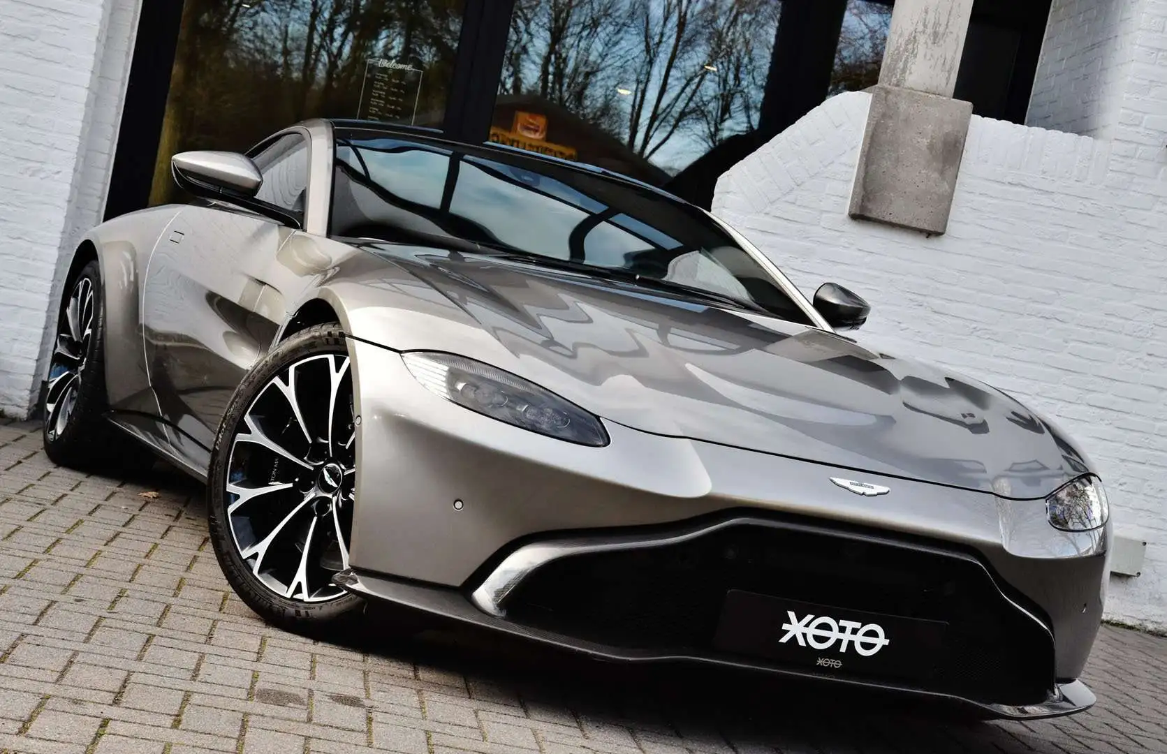 Aston Martin Vantage V8 COUPE ** CARBON PACK / ASTON MARTIN HISTORY ** Argent - 2