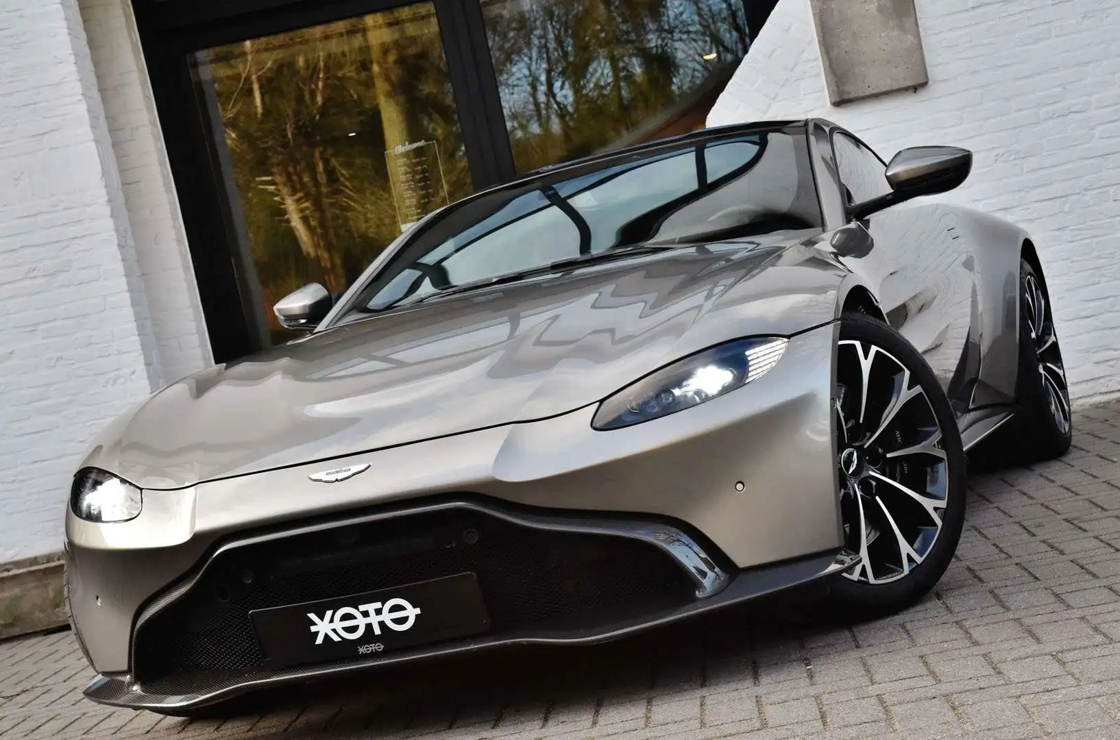 Aston Martin Vantage V8 COUPE ** CARBON PACK / ASTON MARTIN HISTORY ** Silber - 1