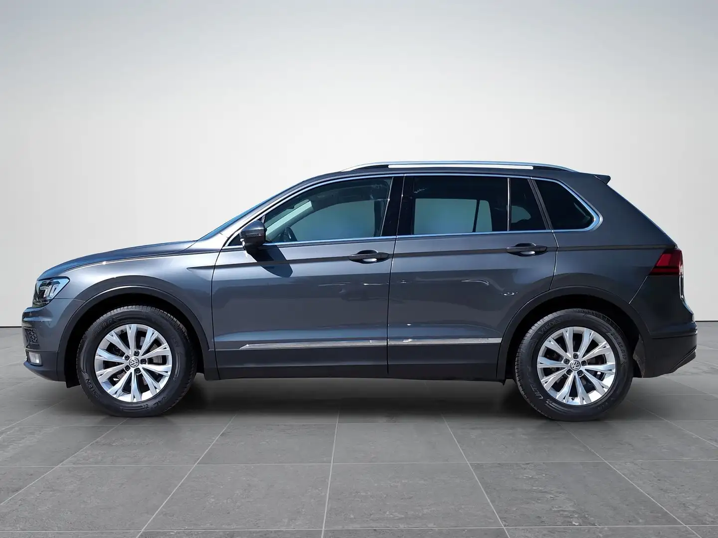 Volkswagen Tiguan Comfortline TSI ACT OPF Grau - 2