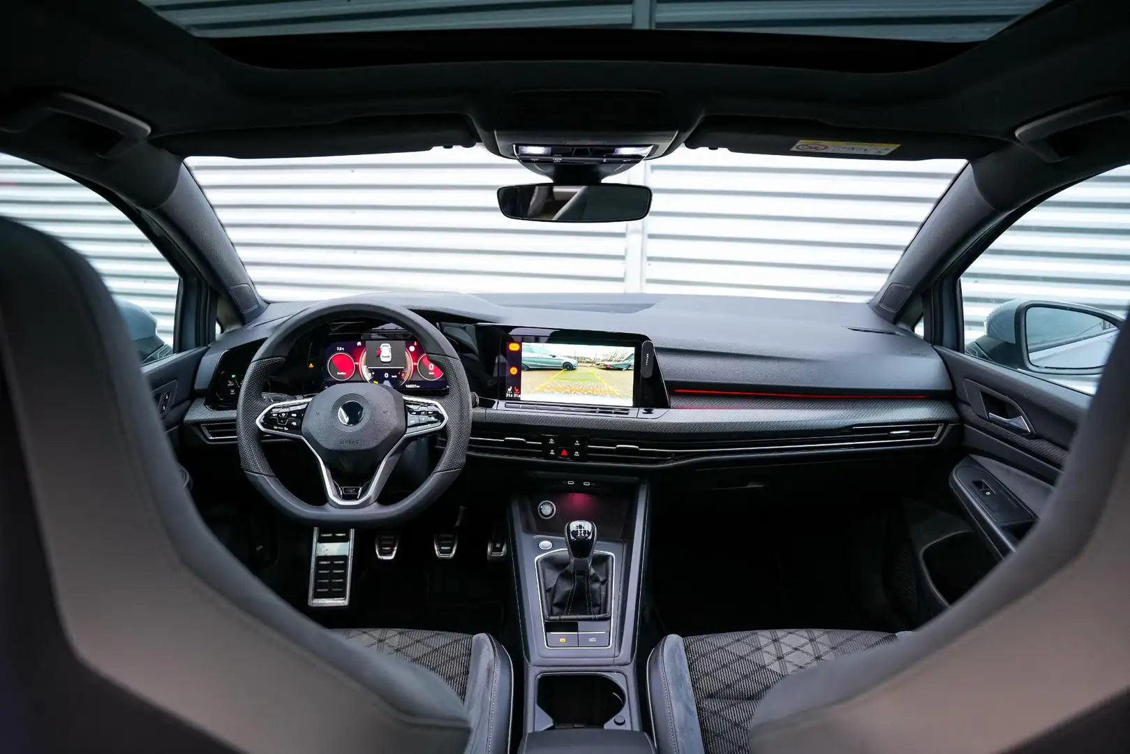 Volkswagen Golf 1.5 eTSI R-Line Business Panodak IQ Light Camera D Grijs - 2