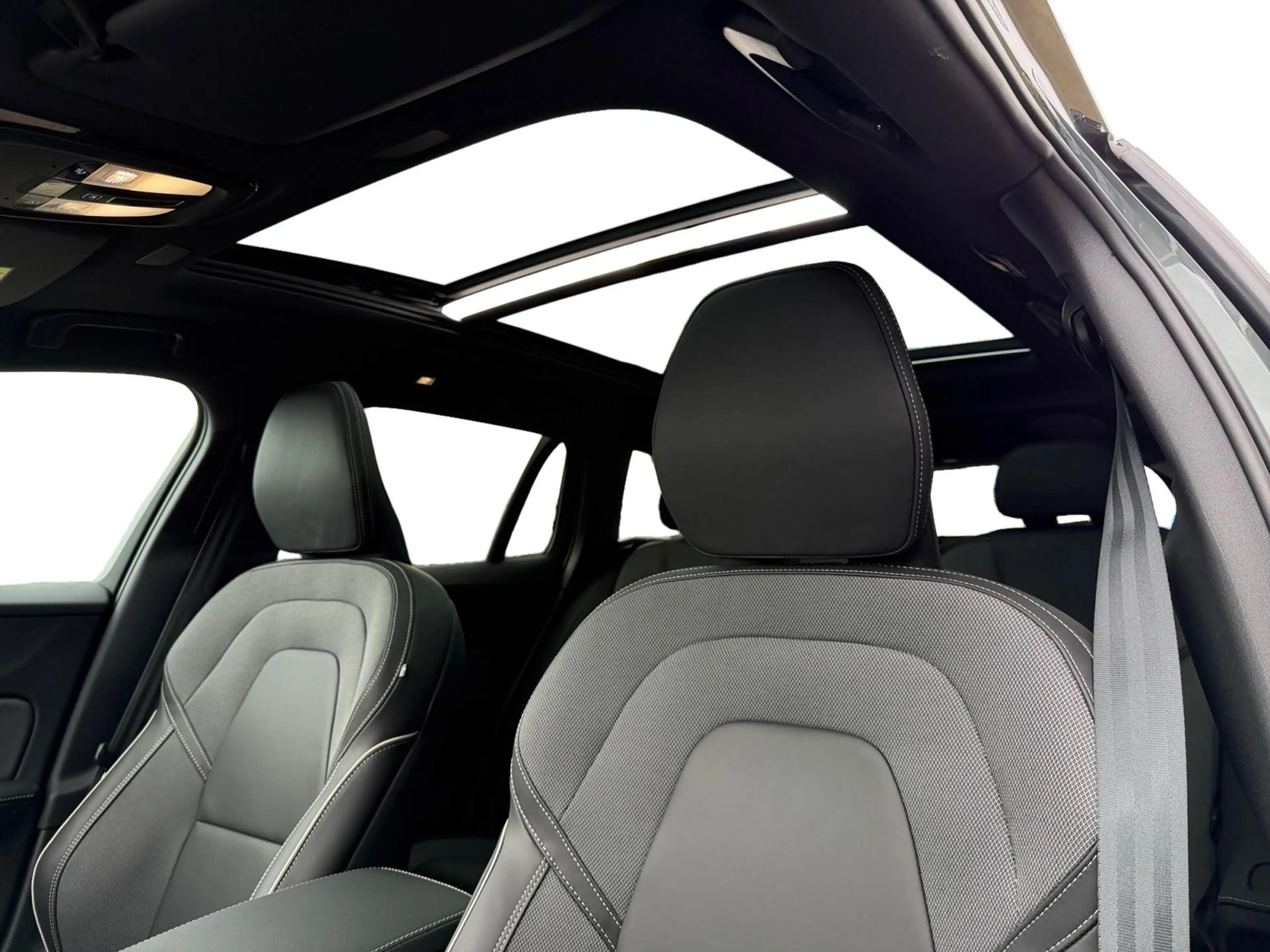 Volvo V60 2.0 T6 Plug-in hybrid AWD Plus Dark l Schuif/kante — photo 12