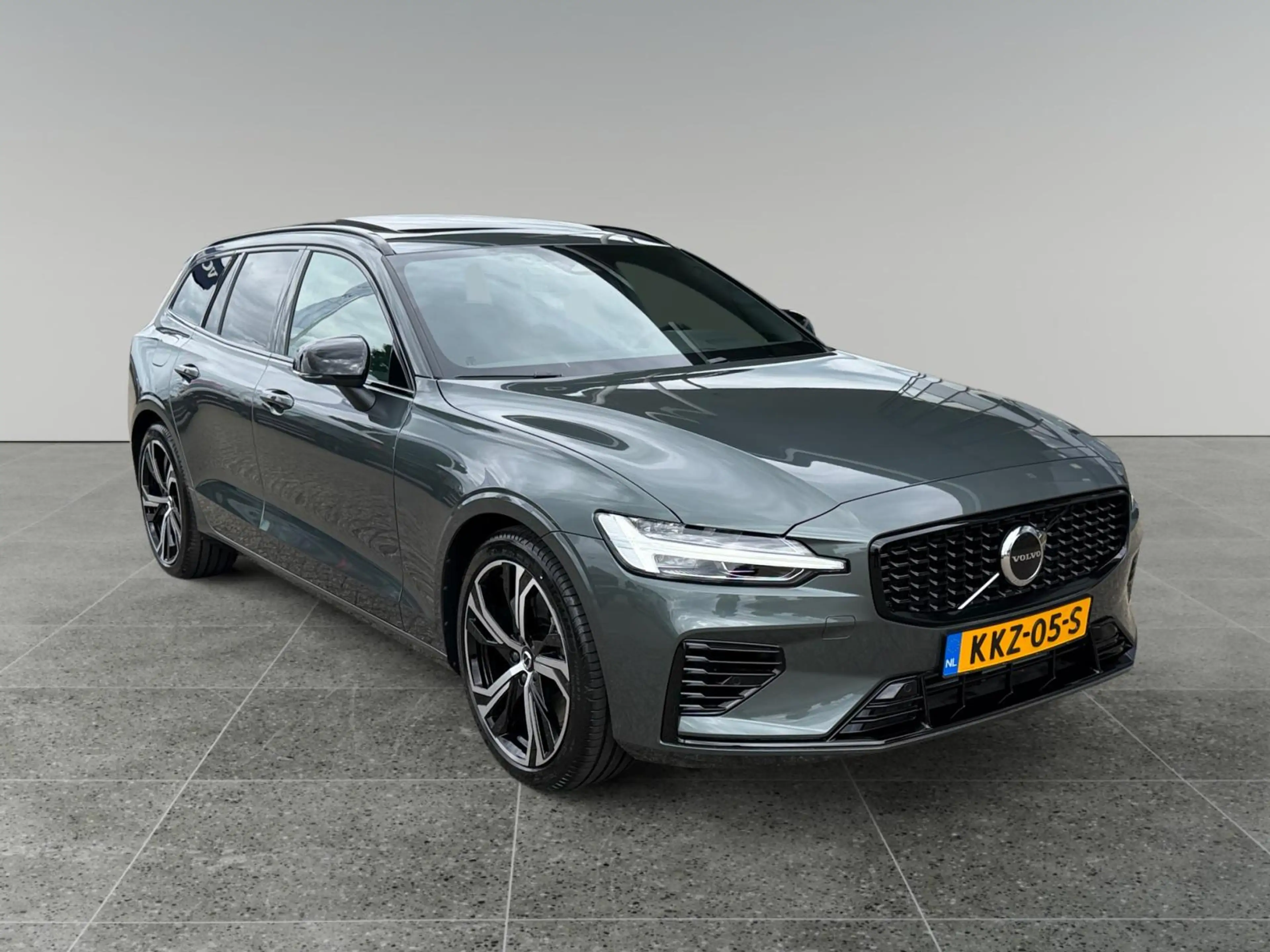 Volvo V60 2.0 T6 Plug-in hybrid AWD Plus Dark l Schuif/kante — photo 3