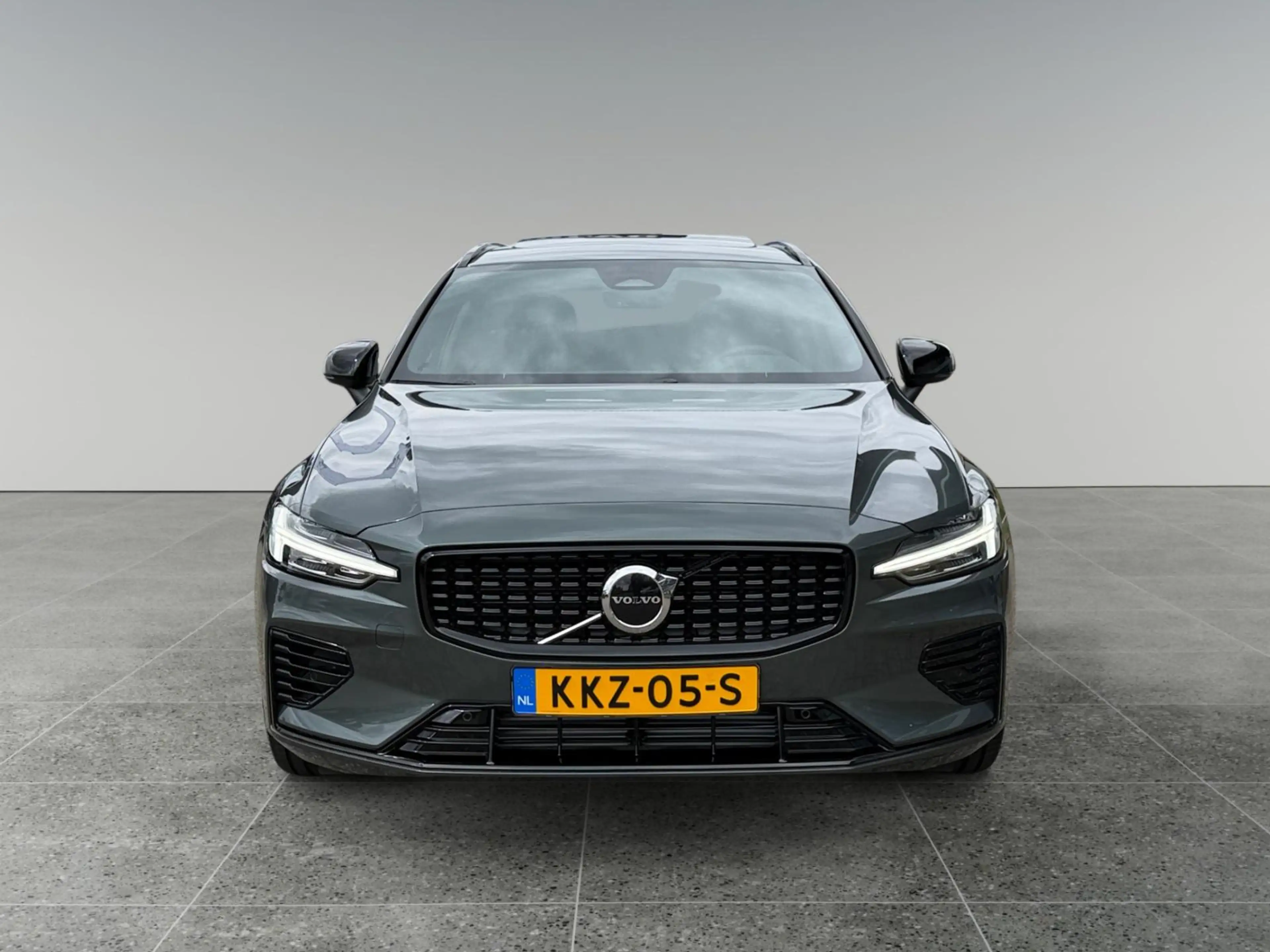 Volvo V60 2.0 T6 Plug-in hybrid AWD Plus Dark l Schuif/kante — photo 6
