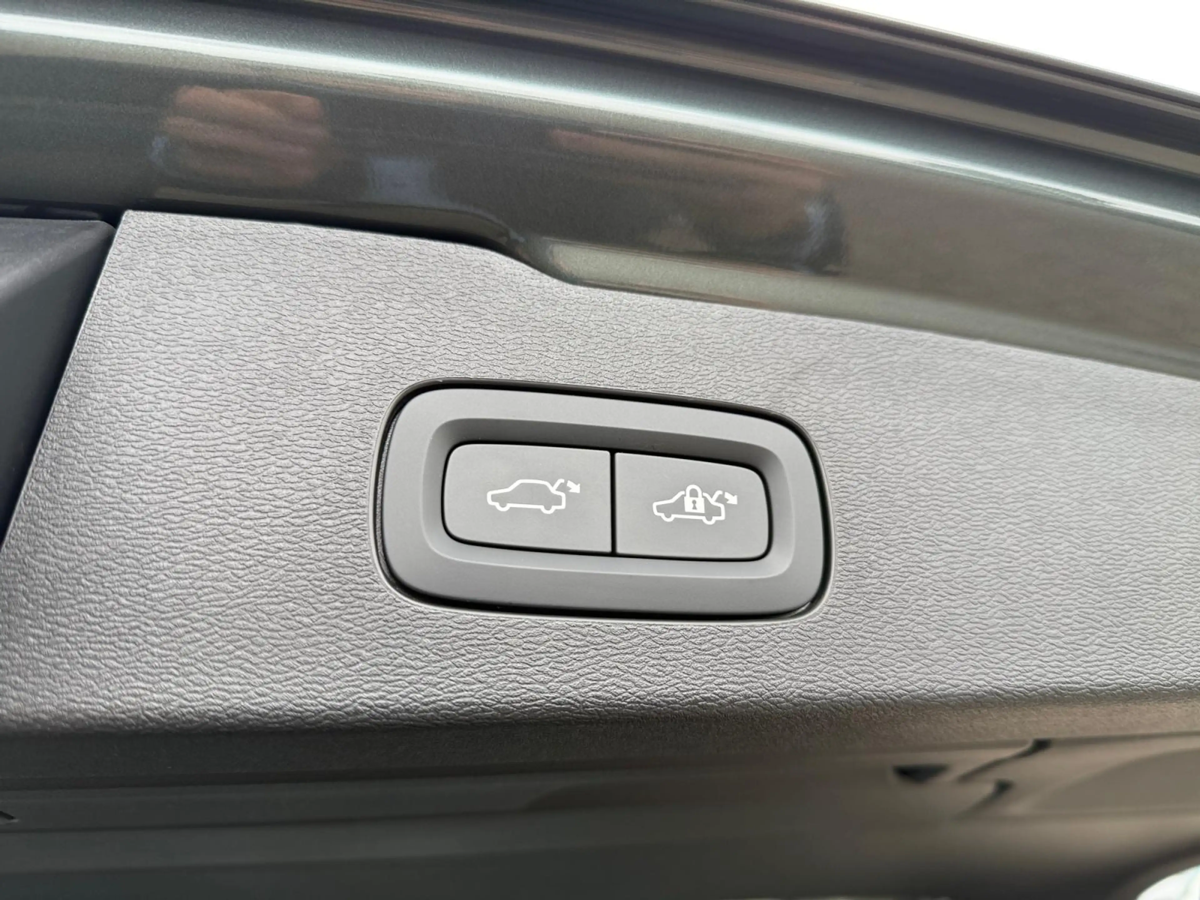 Volvo V60 2.0 T6 Plug-in hybrid AWD Plus Dark l Schuif/kante — photo 9