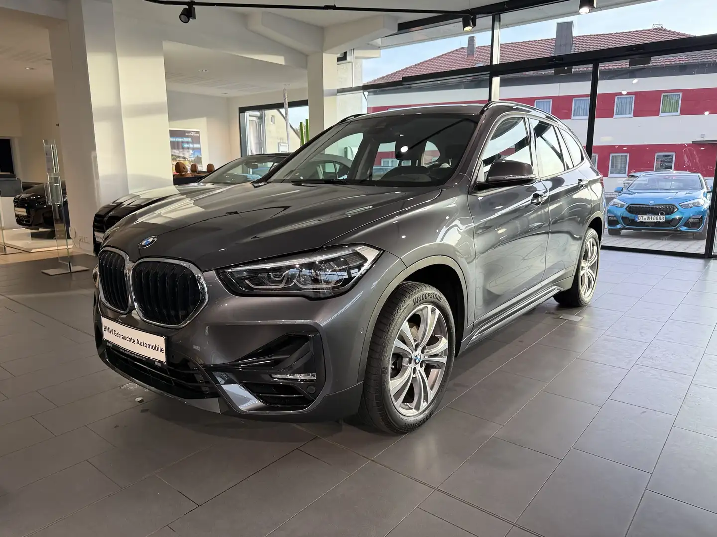 BMW X1 sDrive18i Sport Line LED Navi Komfortzg. Shz Grigio - 1