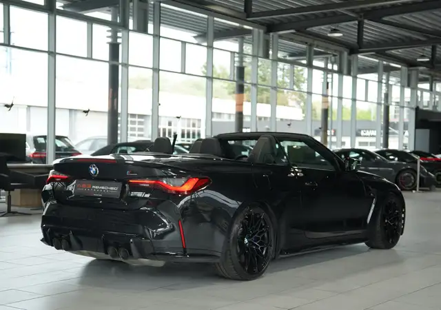BMW M4 view 8