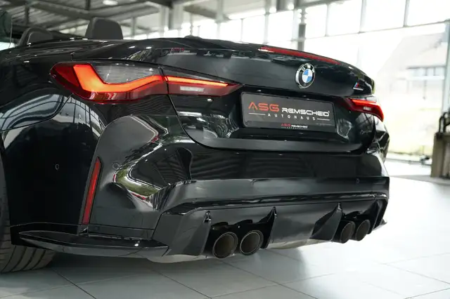 BMW M4 view 12
