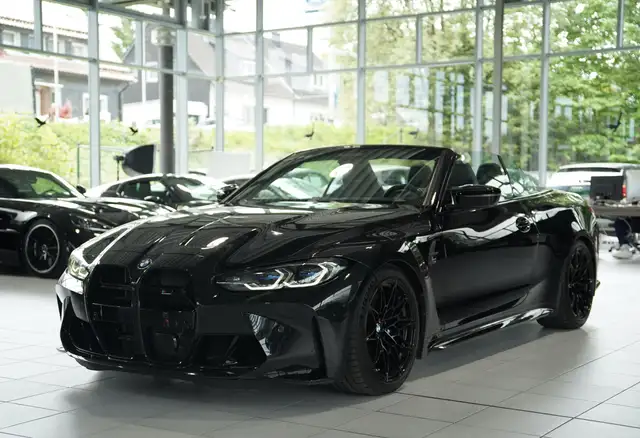 BMW M4 view 4