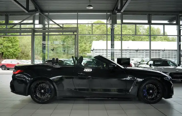 BMW M4 view 6