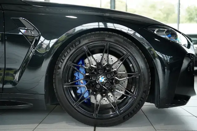 BMW M4 view 7