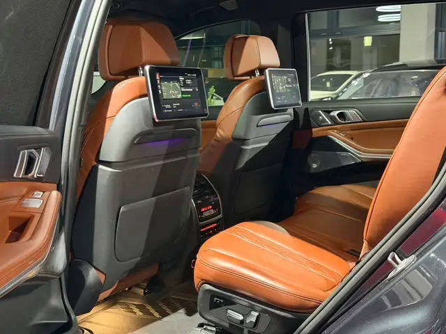 BMW X7 xDrive30d Aut. l M PAKET l 7 SITZER l SKY LOUNGE Ansicht 22