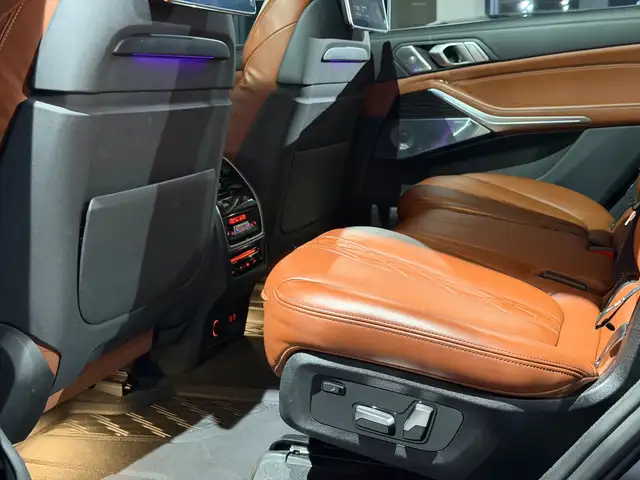 BMW X7 xDrive30d Aut. l M PAKET l 7 SITZER l SKY LOUNGE Ansicht 46