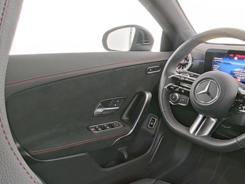Mercedes-Benz CLA 180 AMG Line*LED*Kamera*CarPlay*18"*Easy* — photo 9