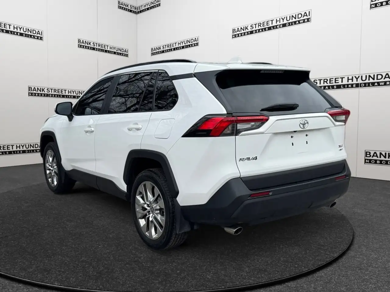 Toyota RAV 4 снимка Toyota RAV 4