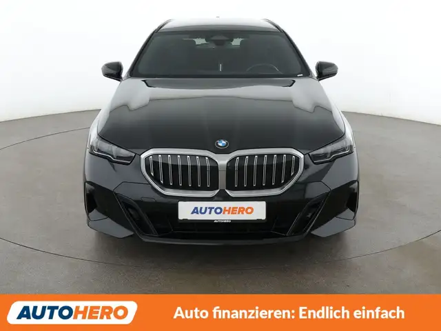 BMW 5 Series view 9