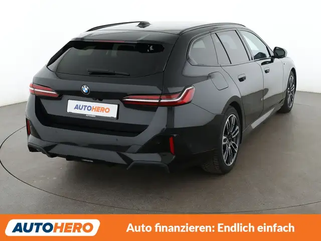 BMW 5 Series view 6