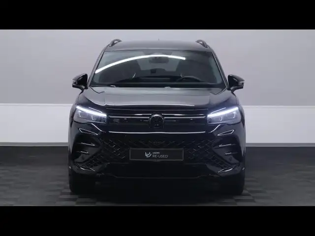 Volkswagen Tiguan view 2
