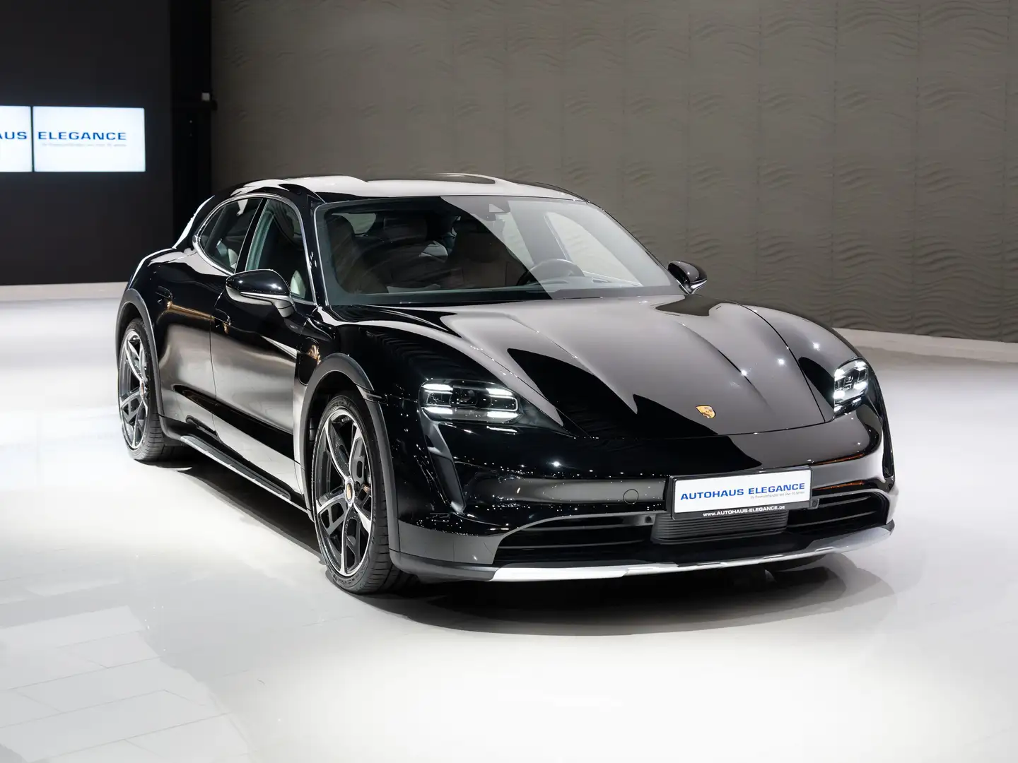 Porsche Taycan Cross Turismo 4*SOUND-PACKAGE+*1.HD*LEDER Schwarz - 2