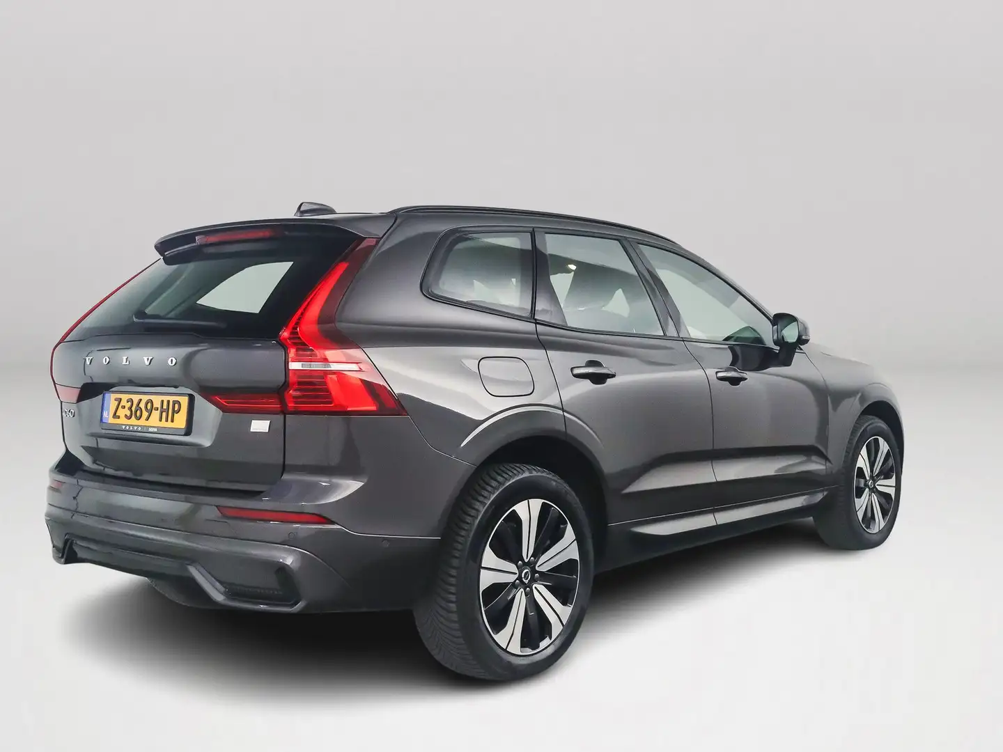 Volvo XC60 T6 Aut. Plug-in hybrid AWD Plus Dark | Panoramadak Grijs - 2